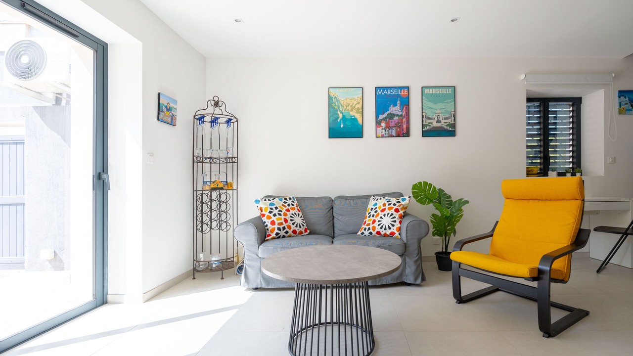 Photo of Livingroom in 8th Arrondissement