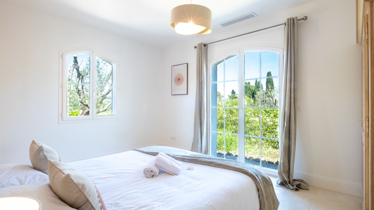 Photo of Bedroom in Roquefort-les-Pins