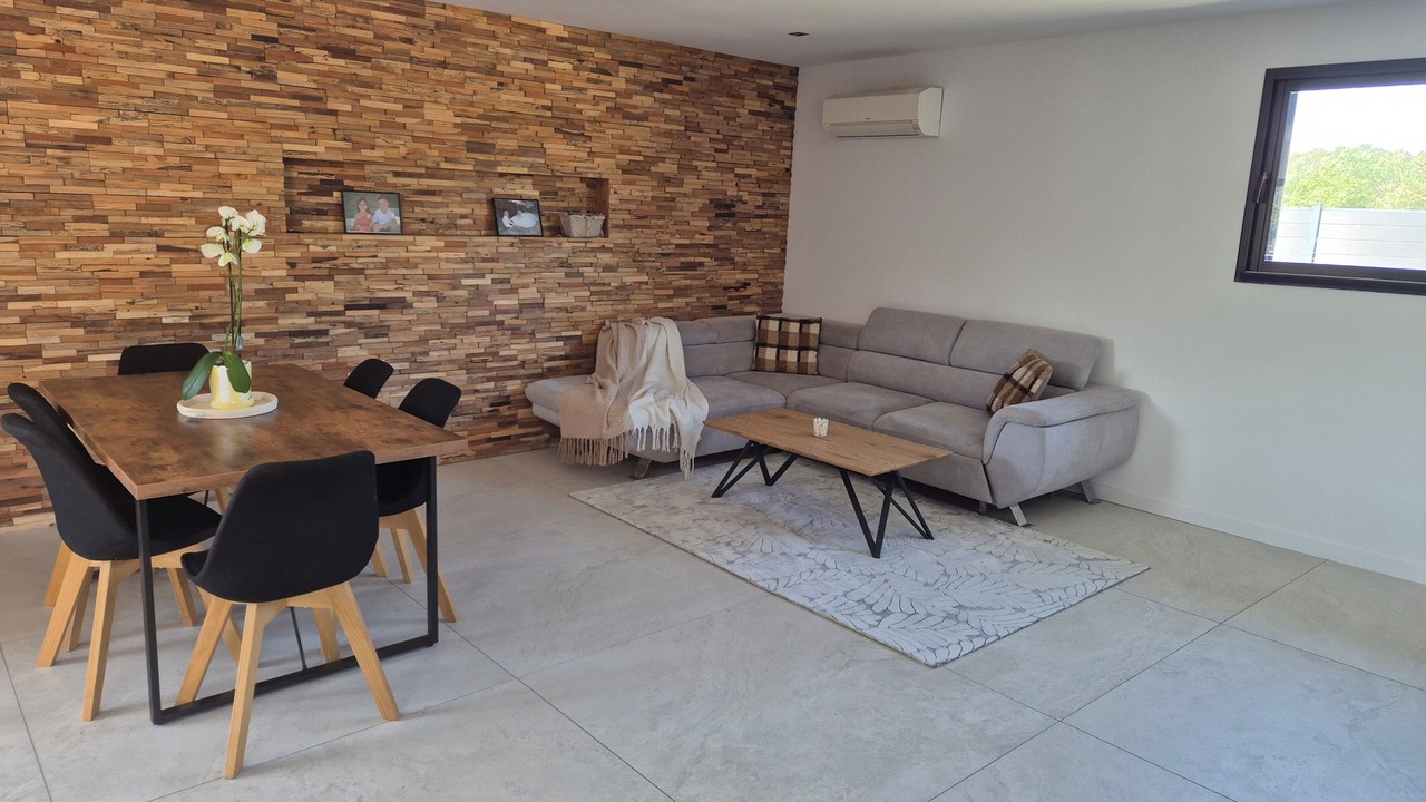Photo of Livingroom in Maubec