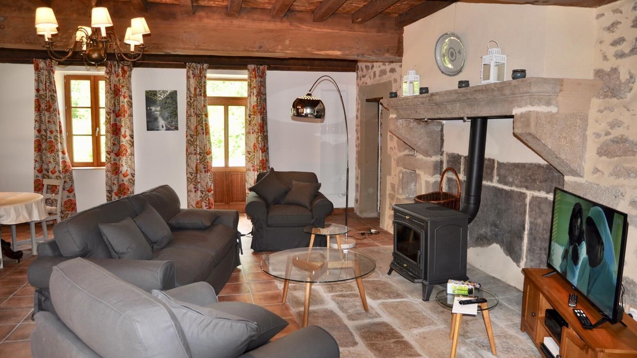 Photo of Livingroom in Saint-Leger-sous-Beuvray