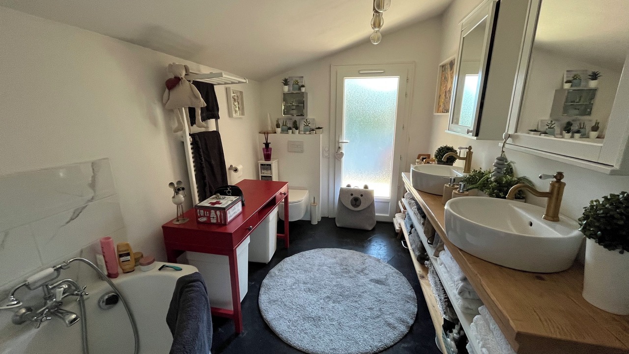 Photo of Bathroom in Saint-Marc-Jaumegarde