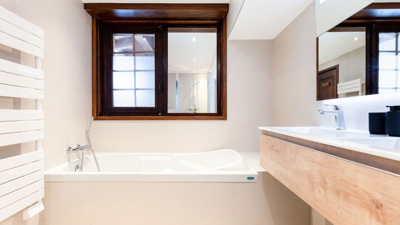 Photo of Bathroom in Les Praz-de-Chamonix