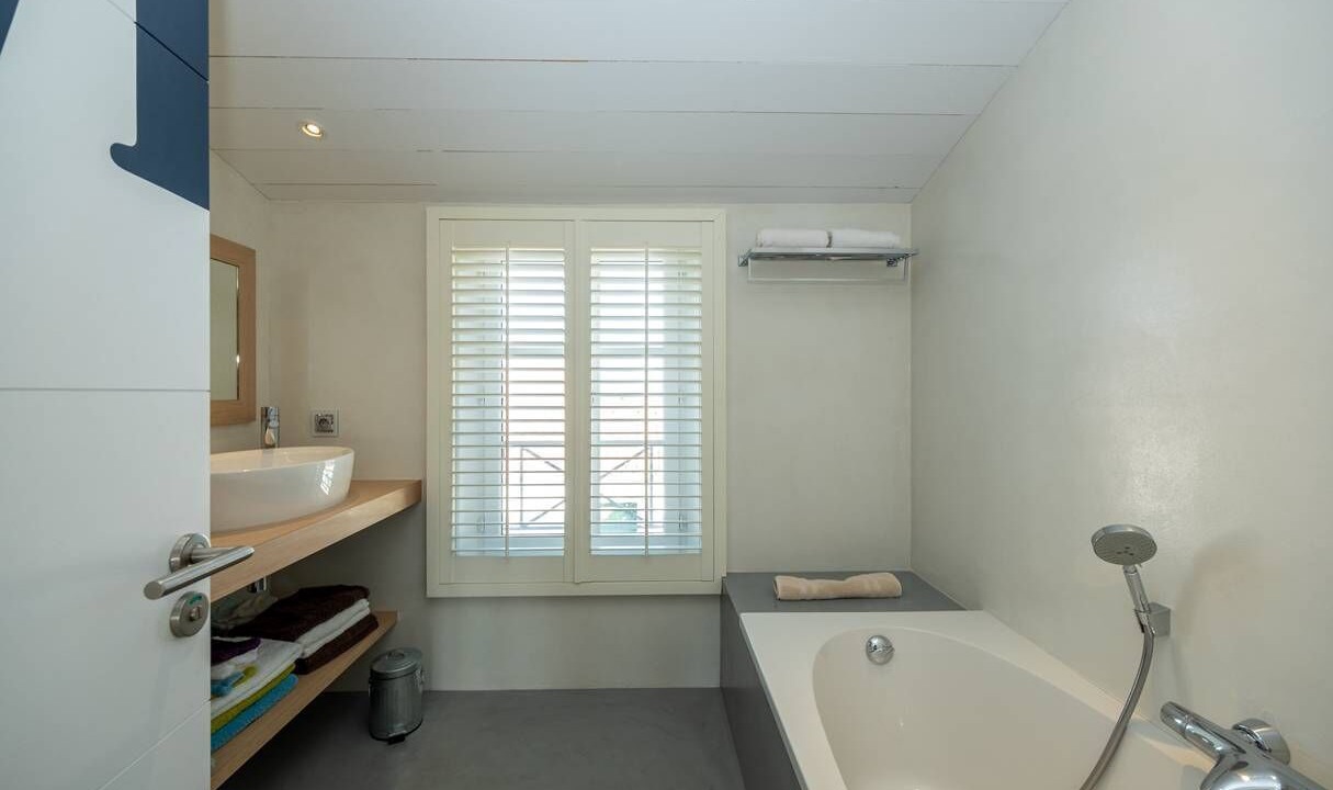 Photo of Bathroom in La Flotte