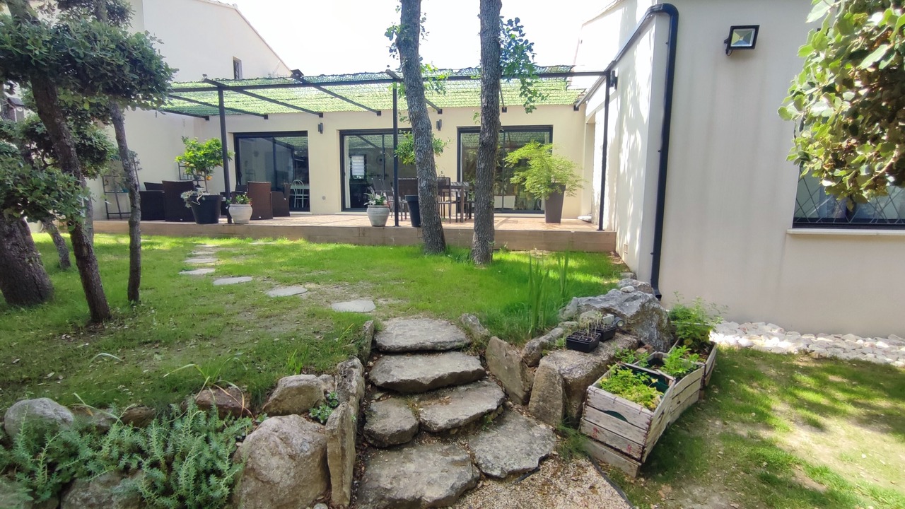 Photo of Patio Balcony in Maubec