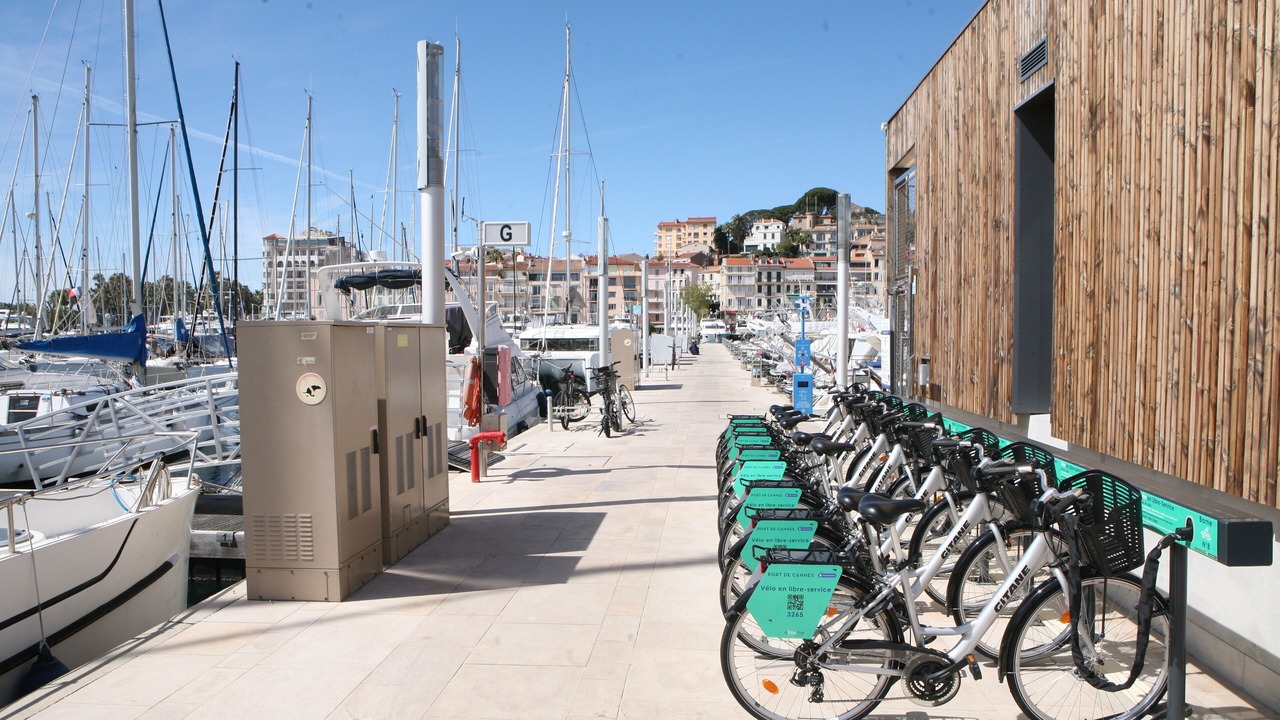 Photo of Others in Cannes Old Town