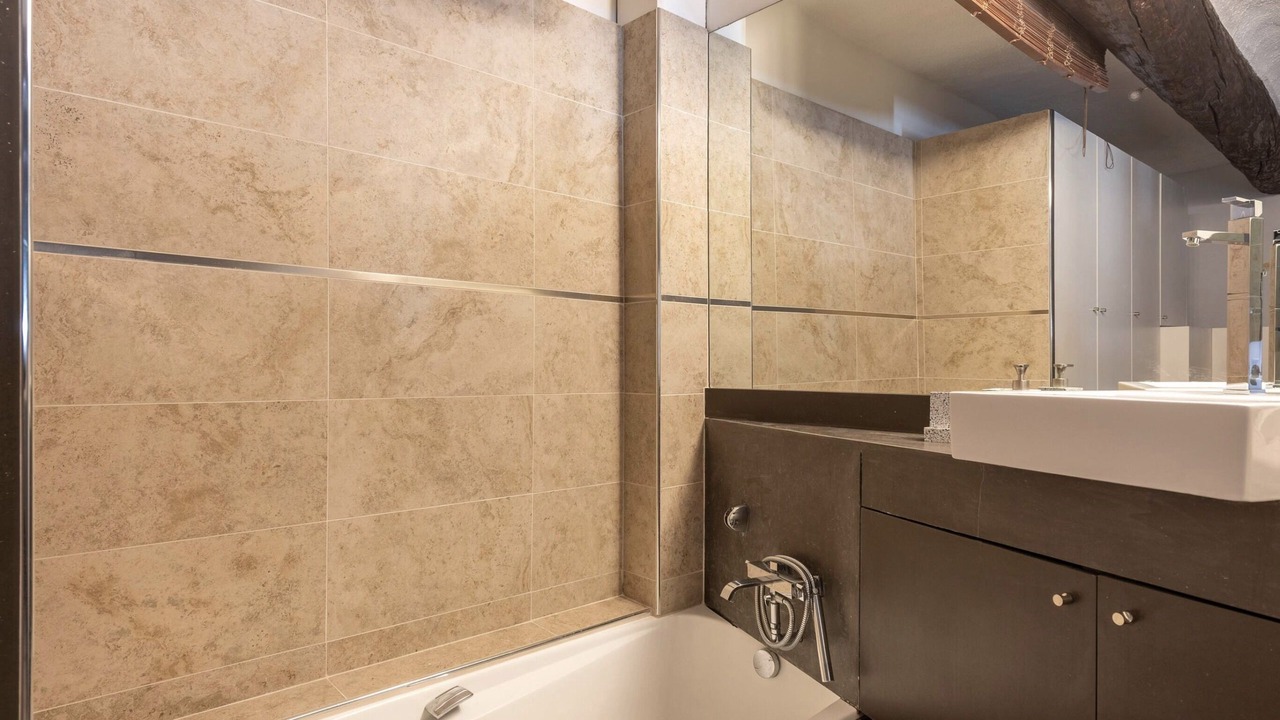 Photo of Bathroom in Opera