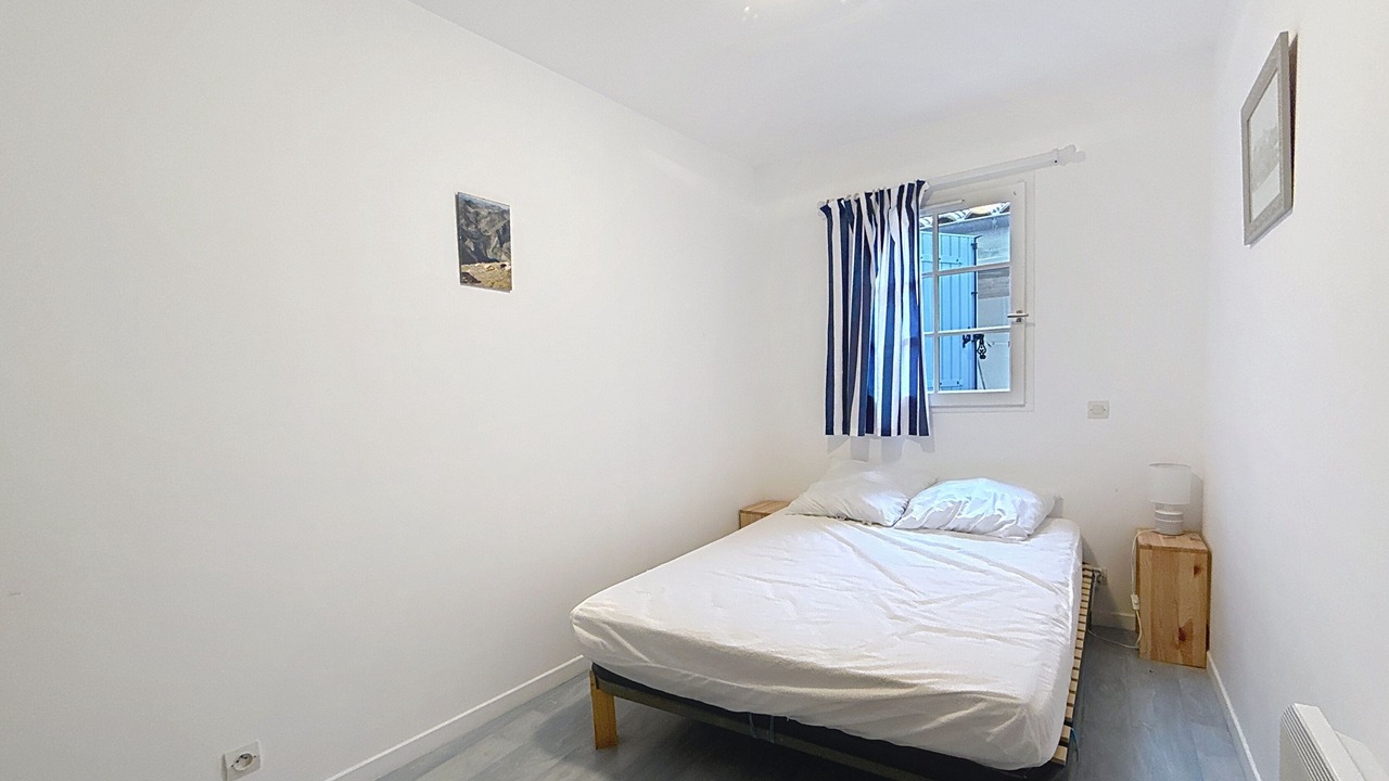 Photo of Bedroom in Domino