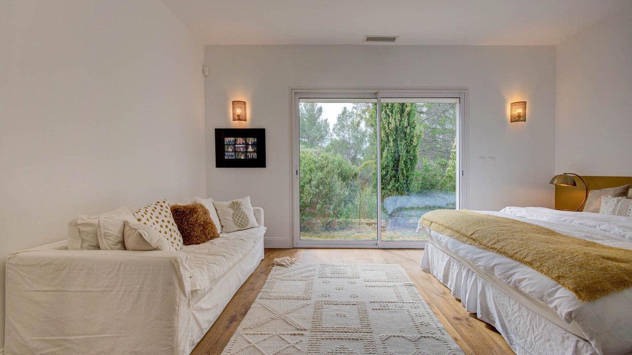 Photo of Bedroom in Saint-Marc-Jaumegarde