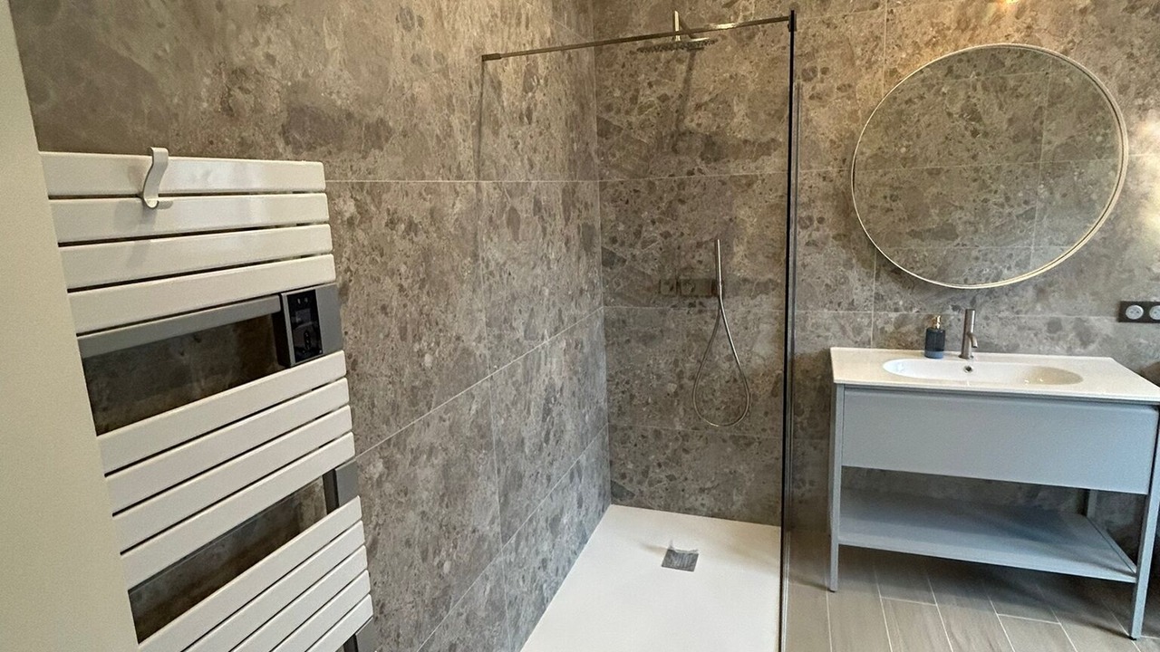 Photo of Bathroom in Riou - Petit Juas - Av de Grasse