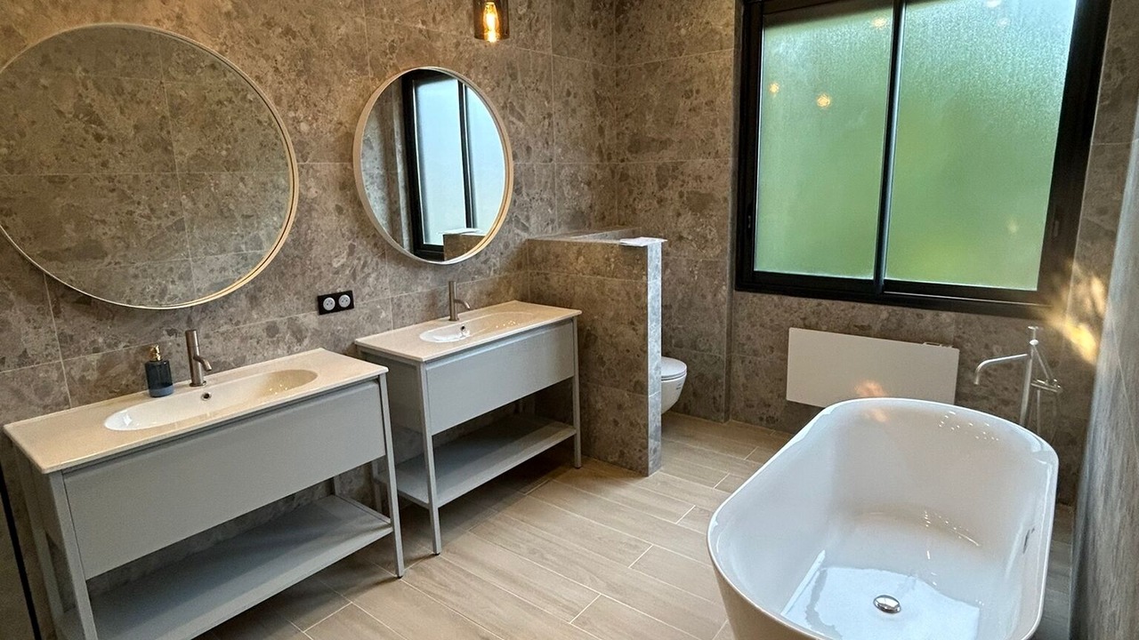 Photo of Bathroom in Riou - Petit Juas - Av de Grasse