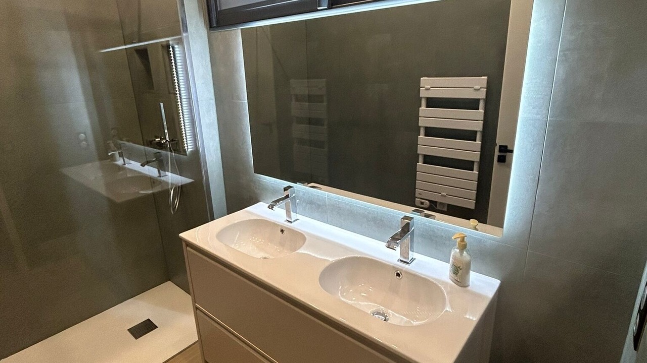 Photo of Bathroom in Riou - Petit Juas - Av de Grasse