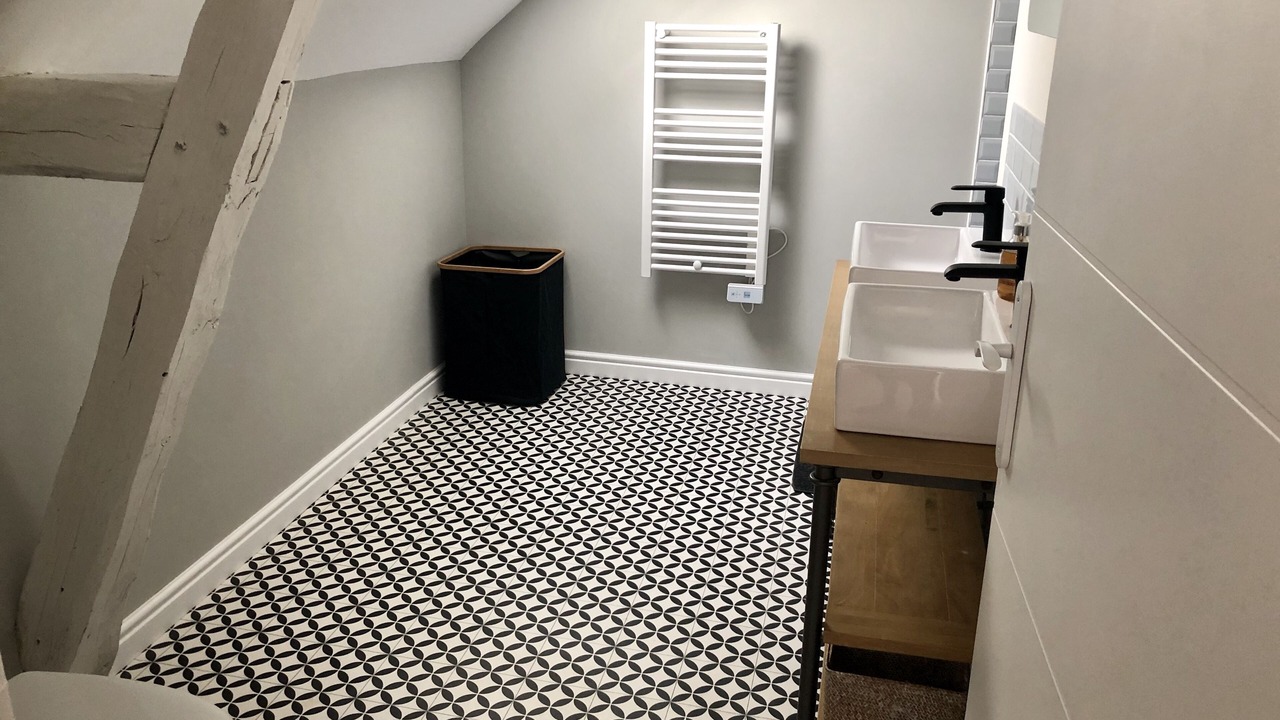 Photo of Bathroom in Thenon