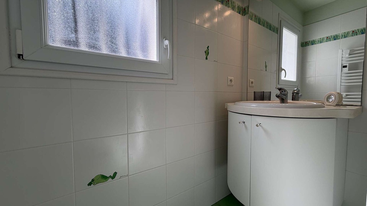 Photo of Bathroom in Domino
