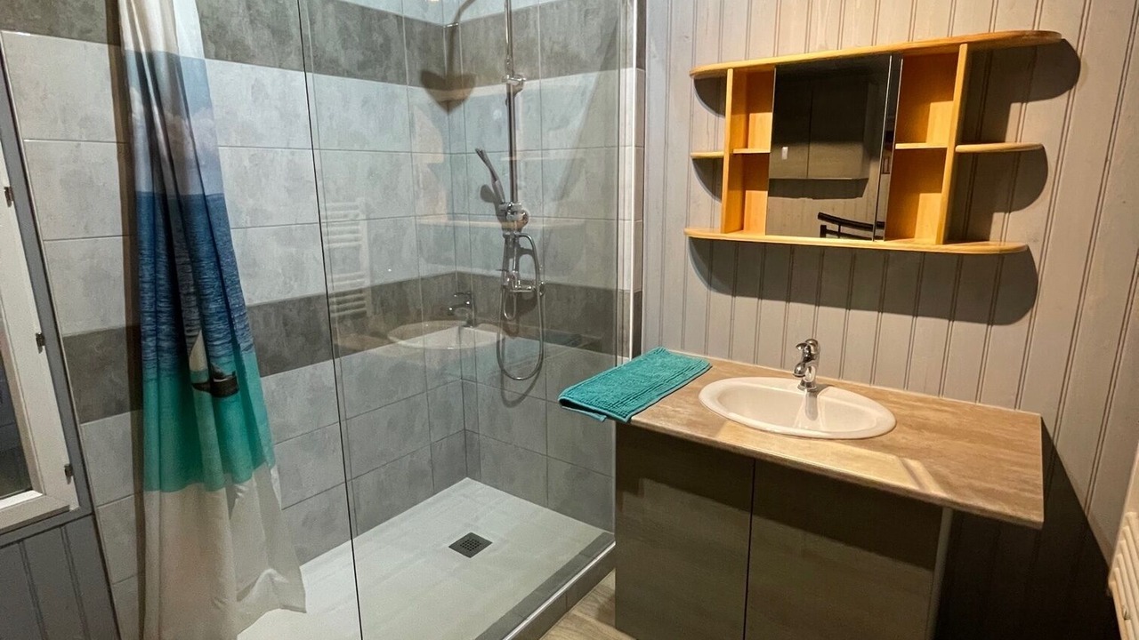 Photo of Bathroom in Grayan-Et-L'Hopital