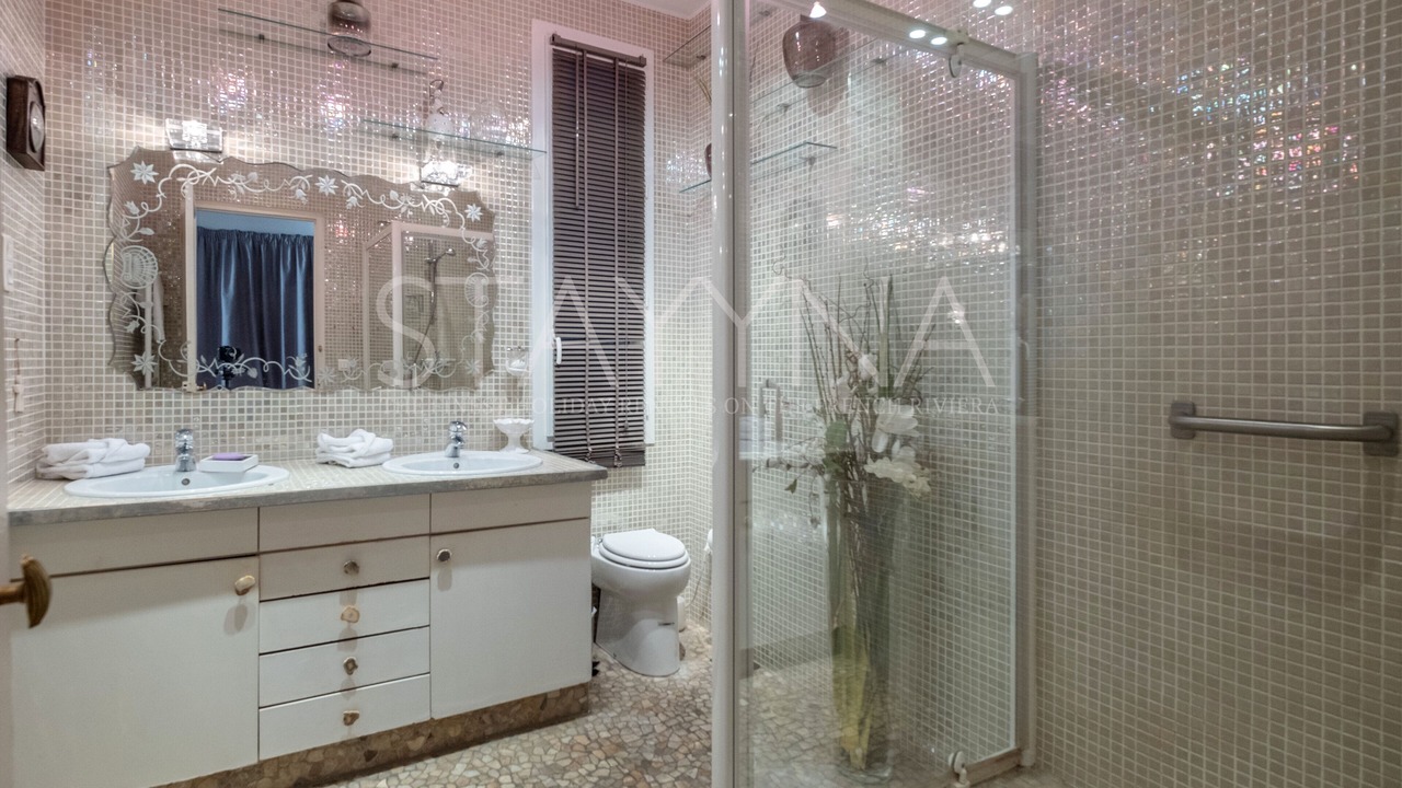Photo of Bathroom in Carre d'Or