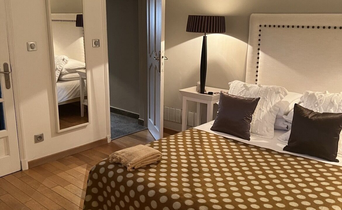 Photo of Bedroom in Mandelieu-La-Napoule