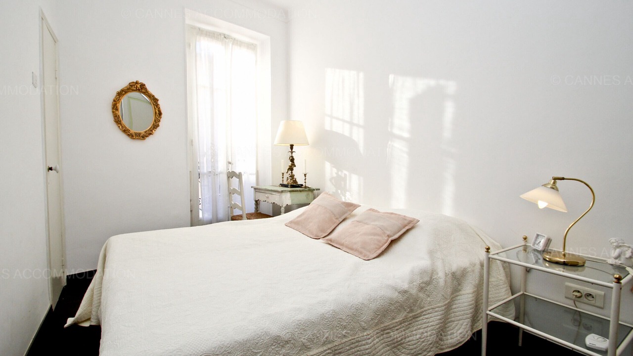 Photo of Bedroom in Cannes Old Town