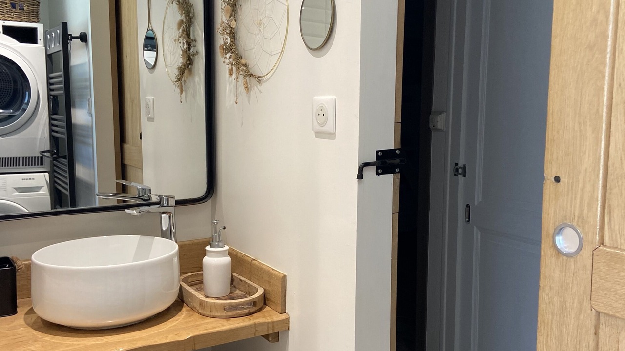 Photo of Bathroom in Domino