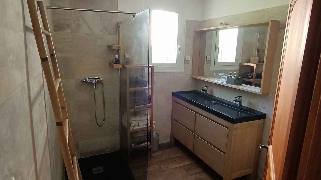 Photo of Bathroom in Ensues-la-Redonne