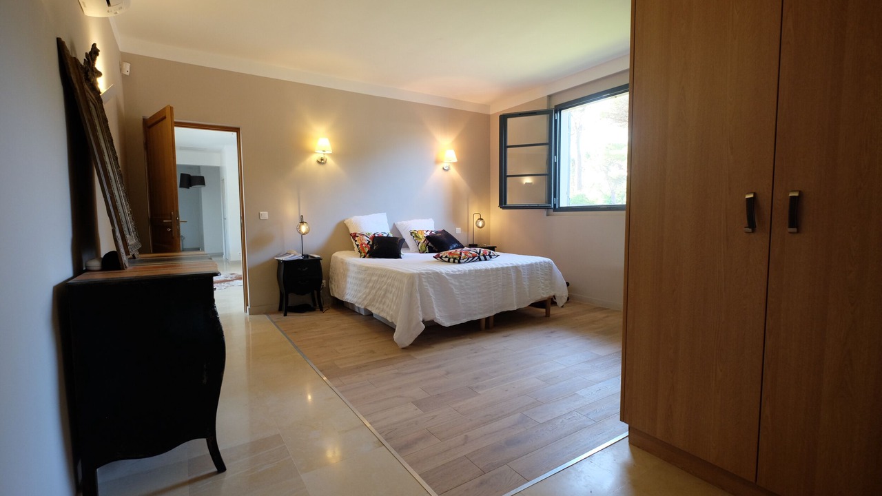 Photo of Bedroom in Saint-Tropez City Centre