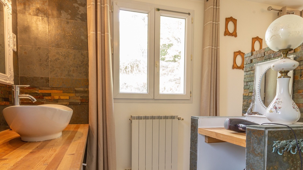 Photo of Bathroom in Eyragues