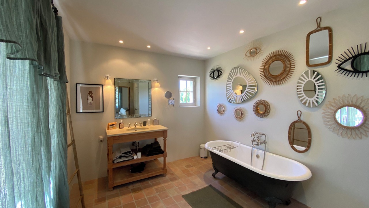 Photo of Bathroom in Eyragues