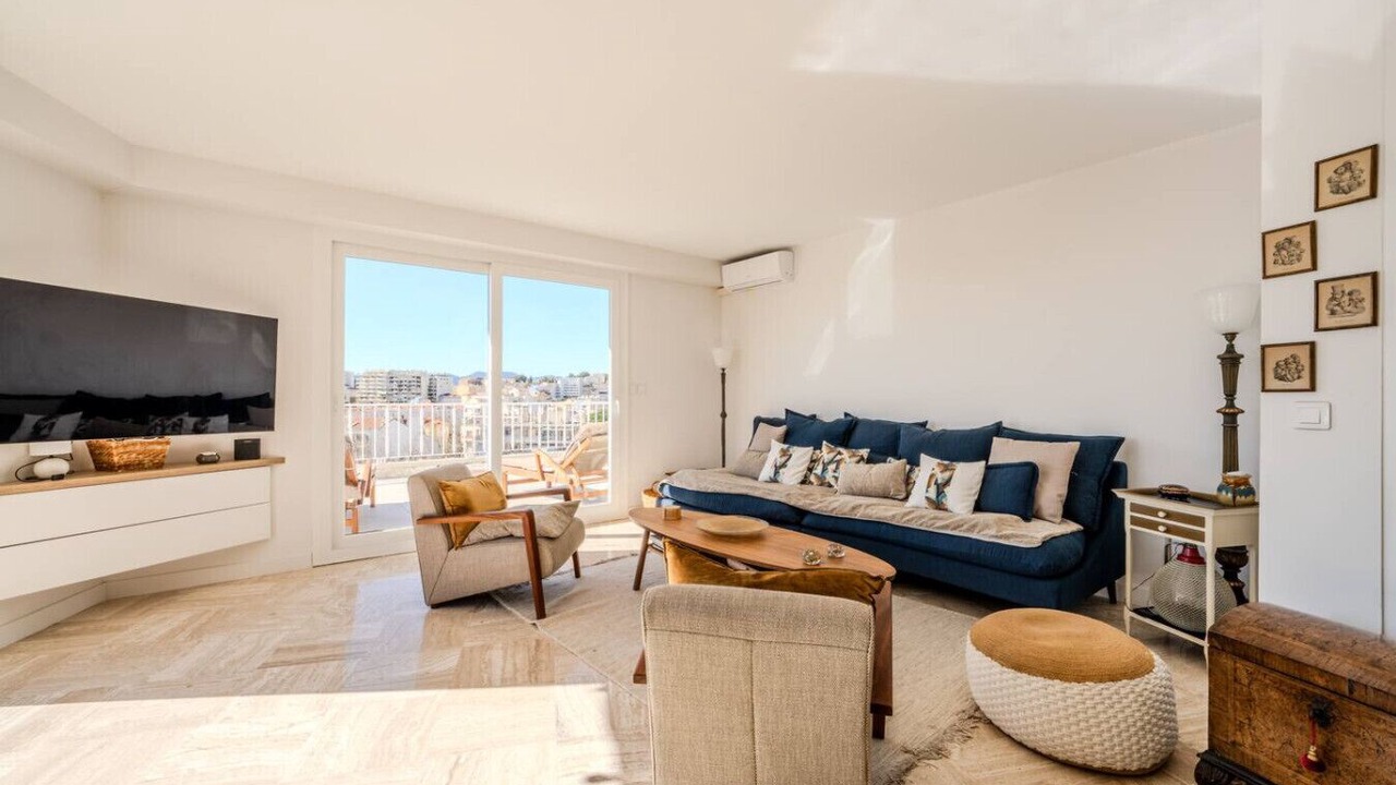 Photo of Livingroom in Prado - Republique