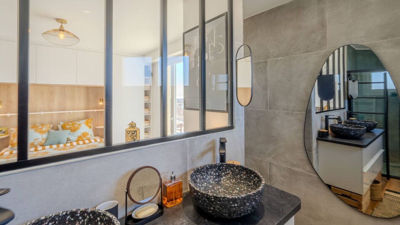Photo of Bathroom in Prado - Republique