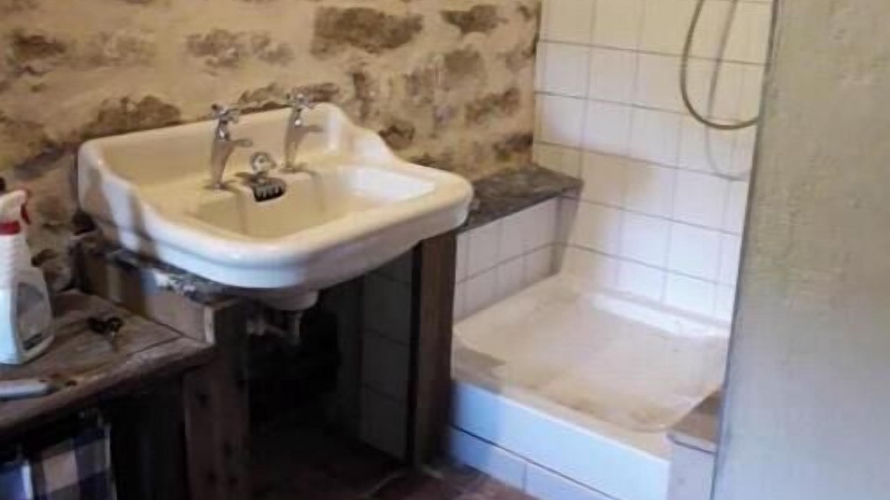 Photo of Bathroom in Crux-la-Ville