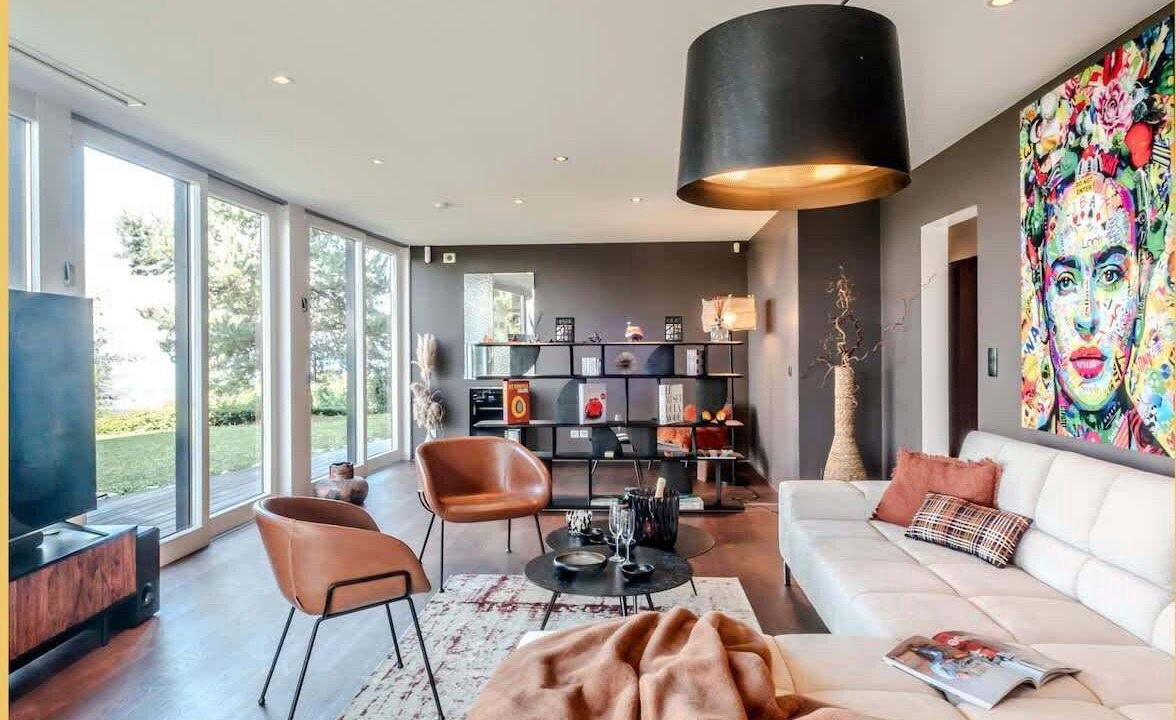 Photo of Livingroom in Cranves-Sales