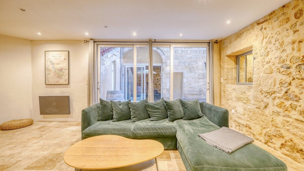 Photo of Livingroom in Hotel de Ville - Quinconces
