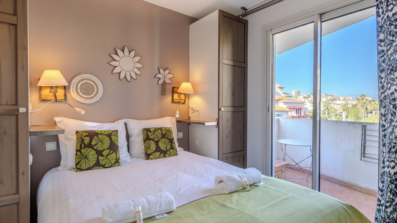 Photo of Bedroom in Antibes City Centre