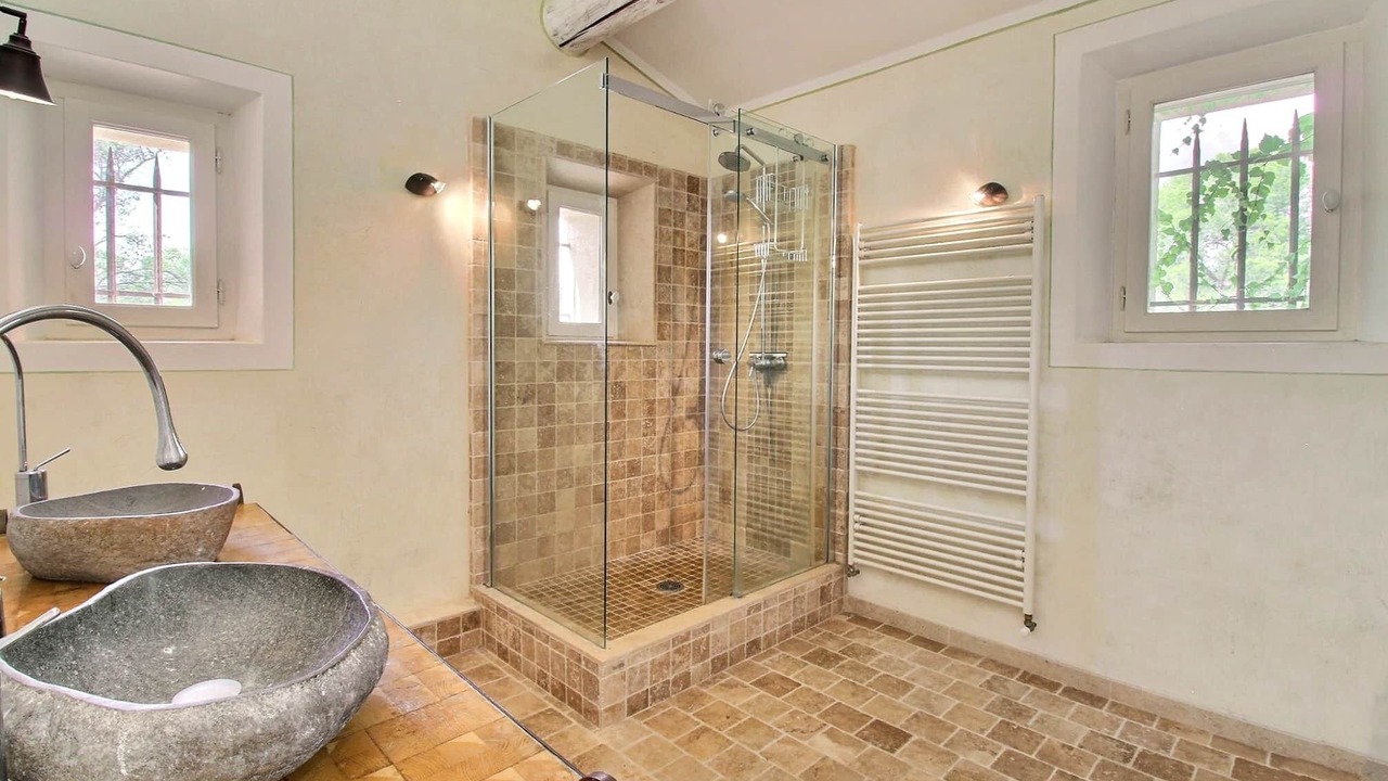 Photo of Bathroom in Saint-Cannat