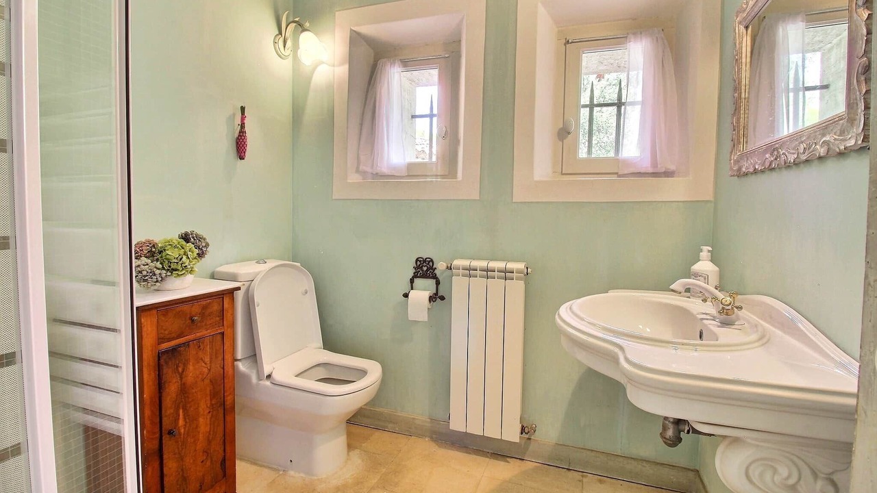 Photo of Bathroom in Saint-Cannat