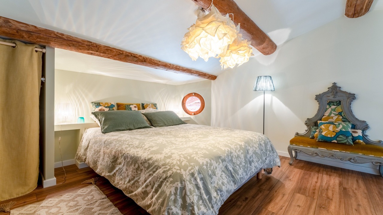 Photo of Bedroom in Pernes-les-Fontaines