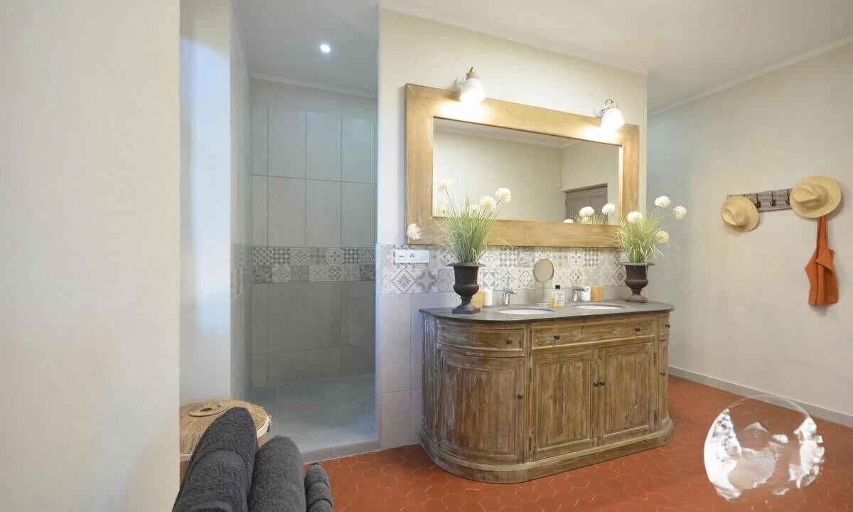 Photo of Bathroom in Loriol-du-Comtat