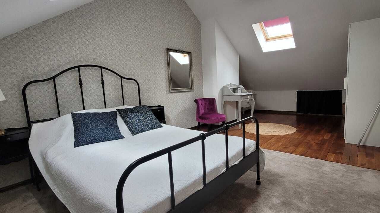 Photo of Bedroom in Saint-Amand-en-Puisaye