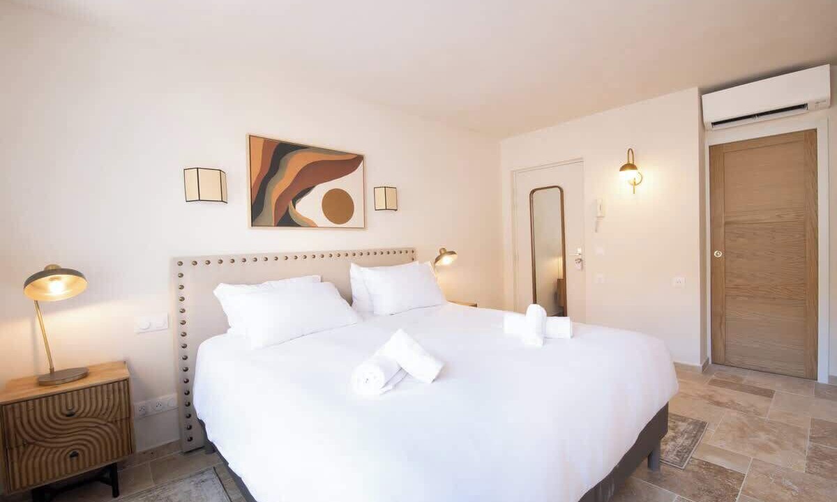Photo of Bedroom in Saint-Tropez City Centre