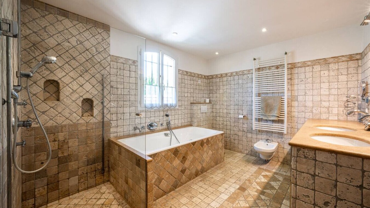 Photo of Bathroom in Biot