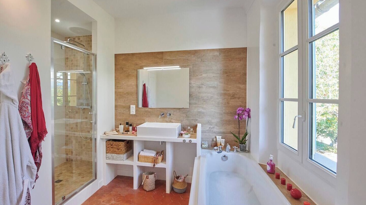 Photo of Bathroom in Neoules