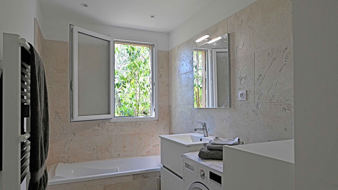 Photo of Bathroom in Bouc-Bel-Air