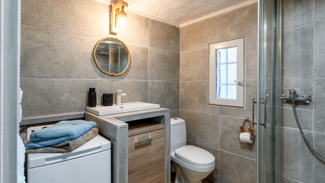Photo of Bathroom in Eyragues