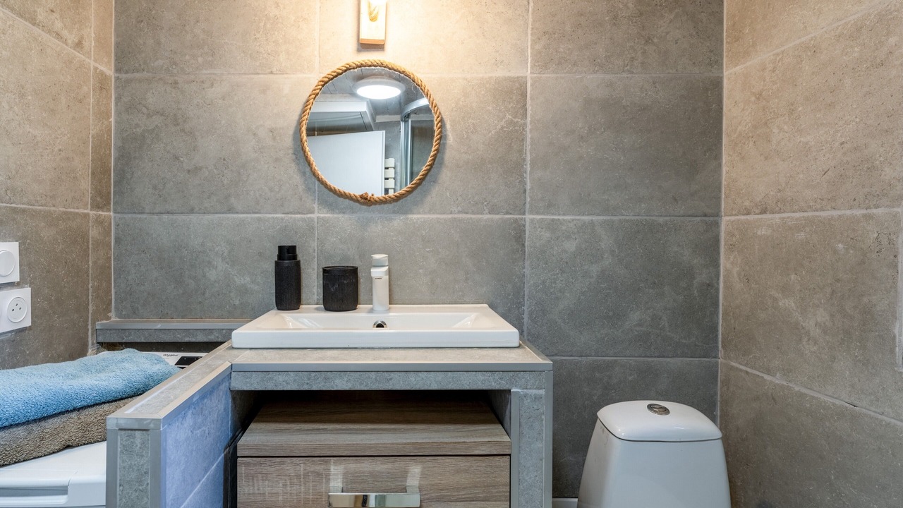 Photo of Bathroom in Eyragues