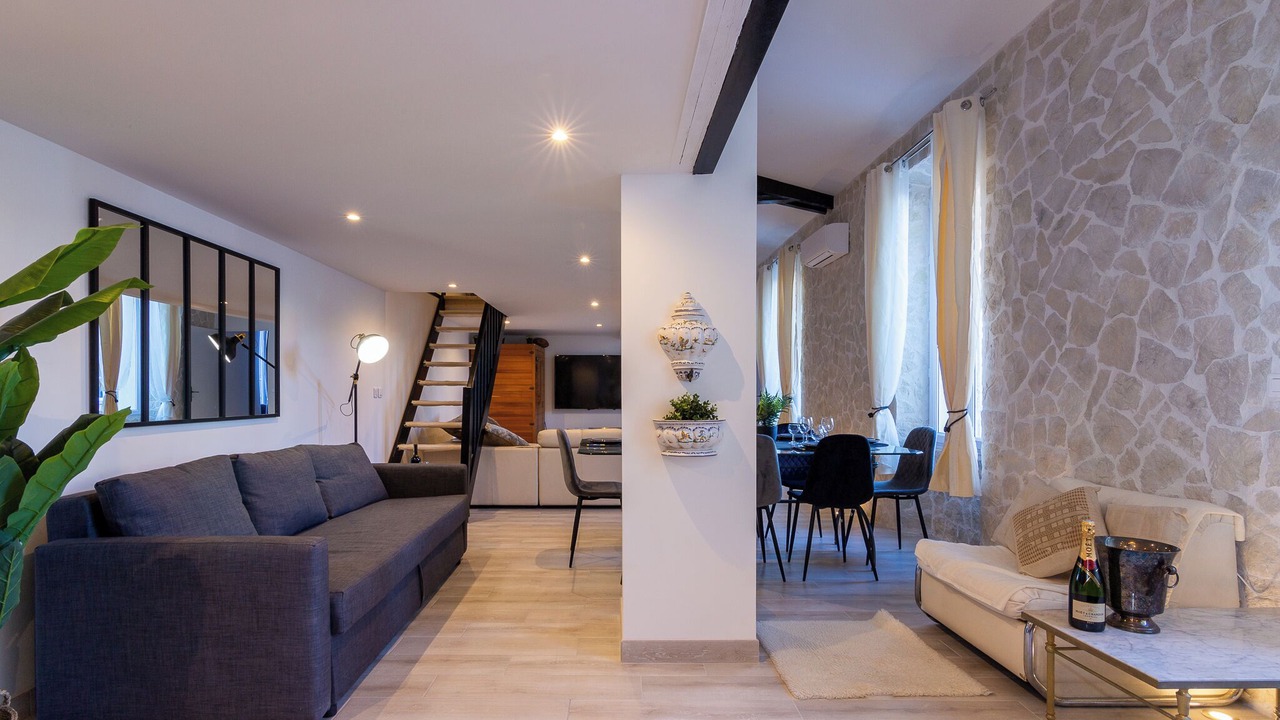 Photo of Livingroom in Cannes Old Town