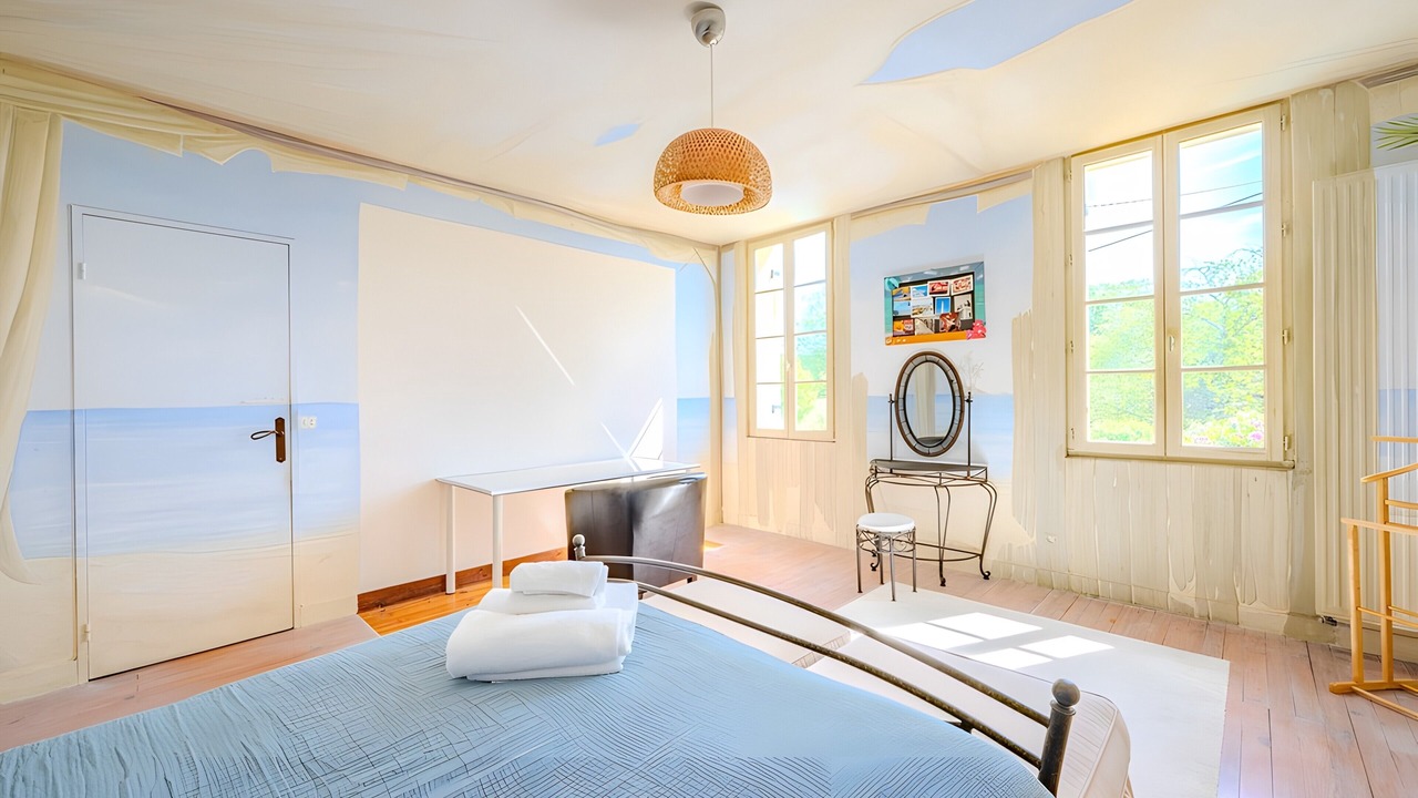 Photo of Bedroom in Grezillac