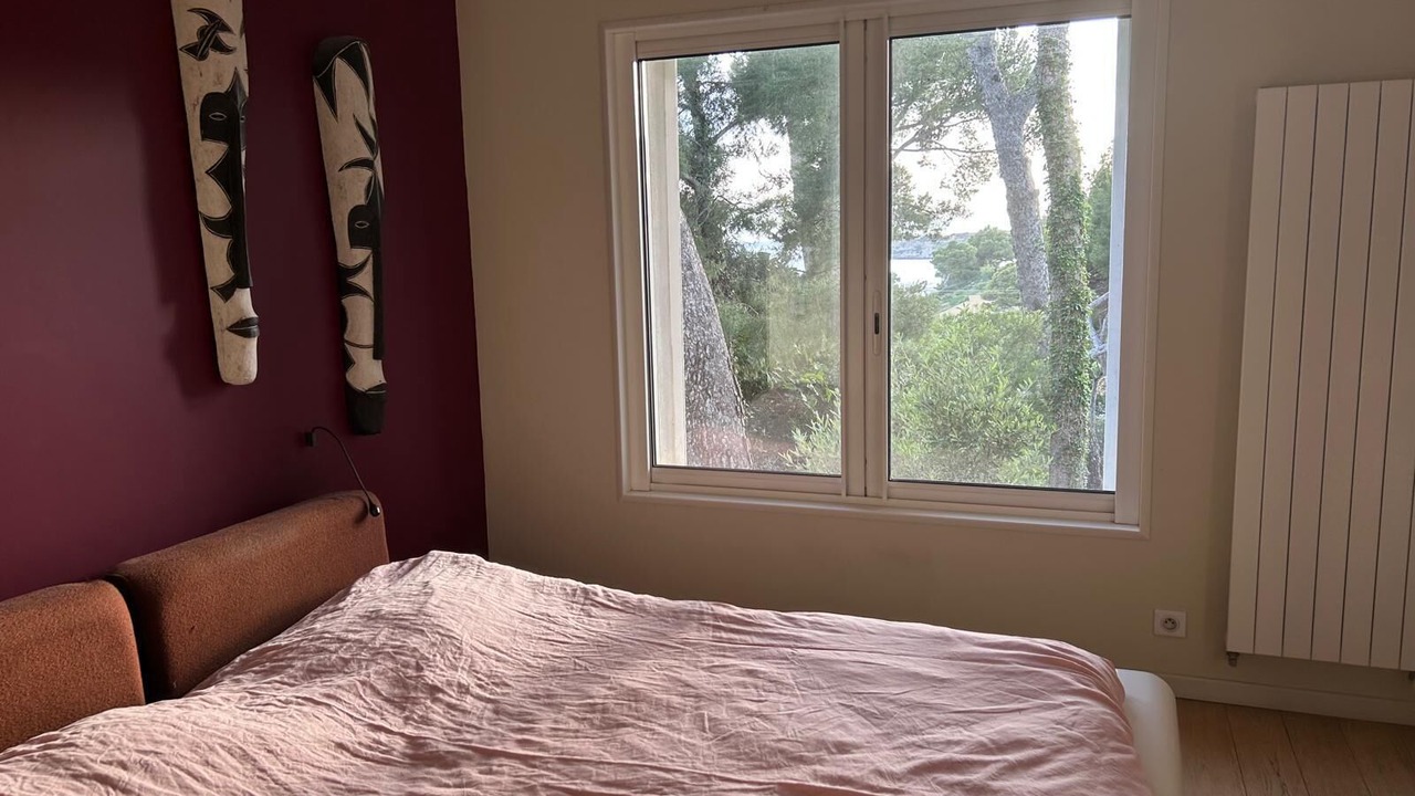 Photo of Bedroom in Ensues-la-Redonne