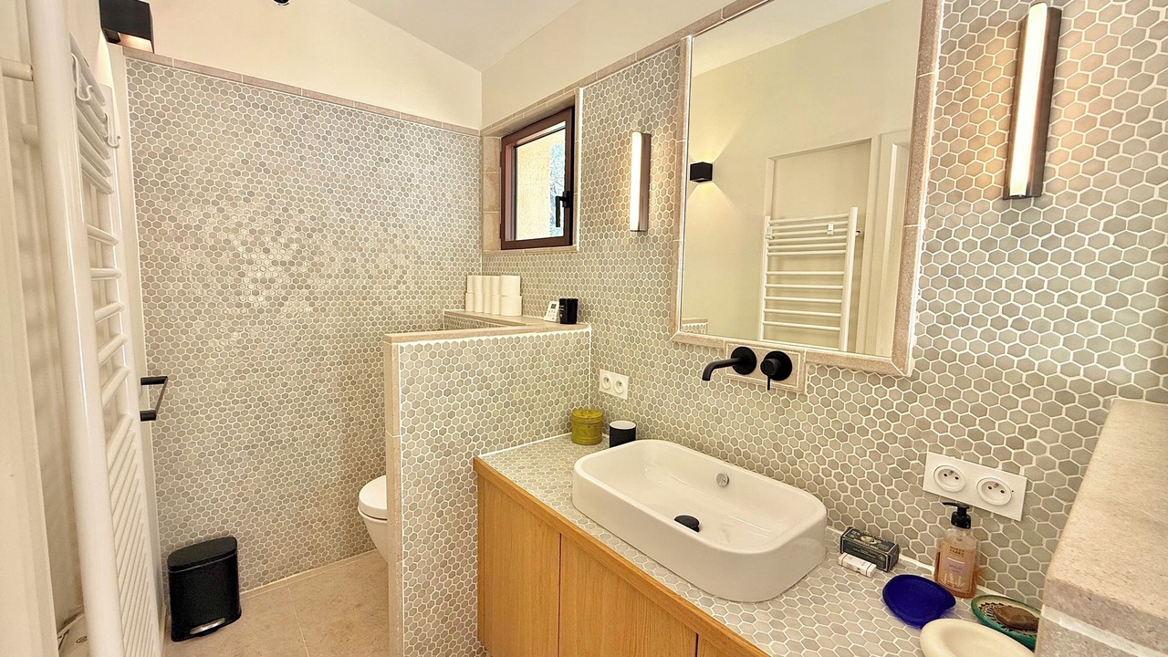 Photo of Bathroom in Saint-Marc-Jaumegarde