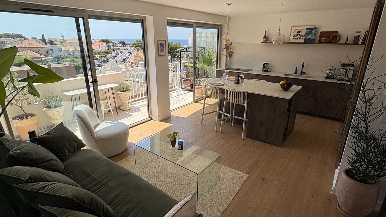 Photo of Livingroom in 8th Arrondissement