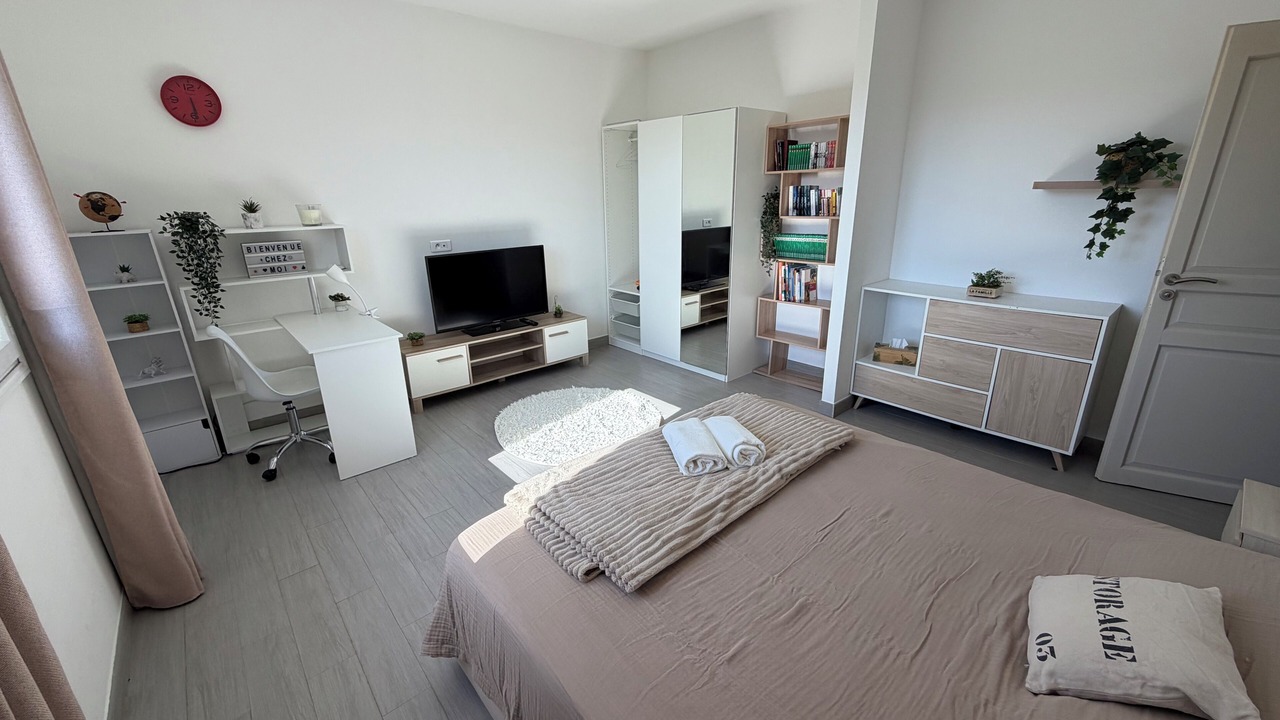 Photo of Bedroom in Saint-Jacques