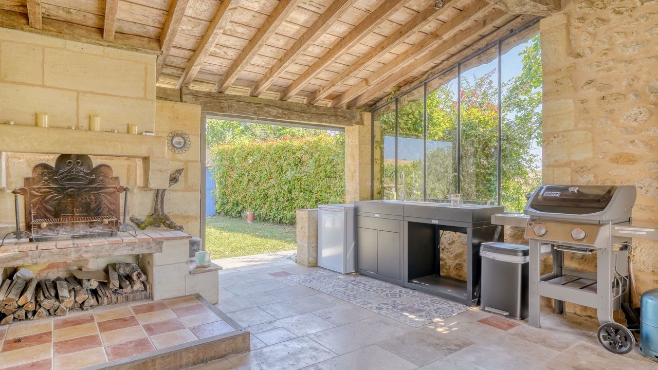 Photo of Patio Balcony in Gardegan-et-Tourtirac